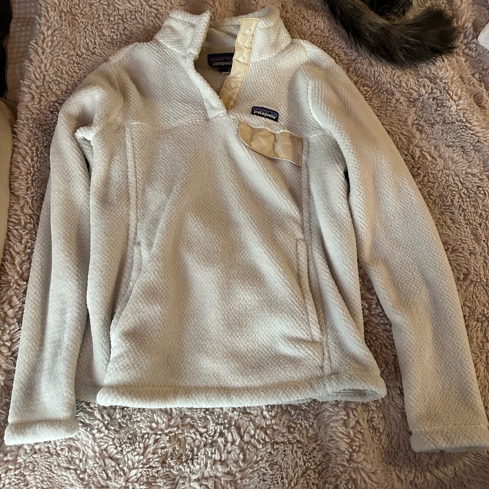Patagonia white sweatshirt (size small)